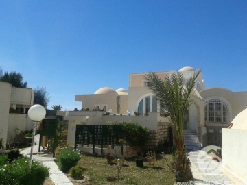 L 19 -                            بيع
                           Villa avec piscine Djerba